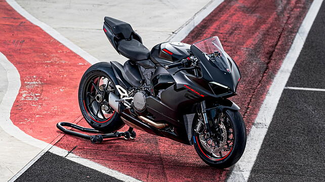 Ducati Panigale V2 Right Front Three Quarter