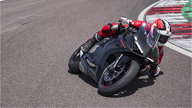 Ducati Panigale V2 Right Front Three Quarter