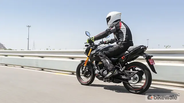 Hero Xtreme 160R 4V Left Rear Three Quarter Hero Xtreme 160R 4V Left Rear Three Quarter
