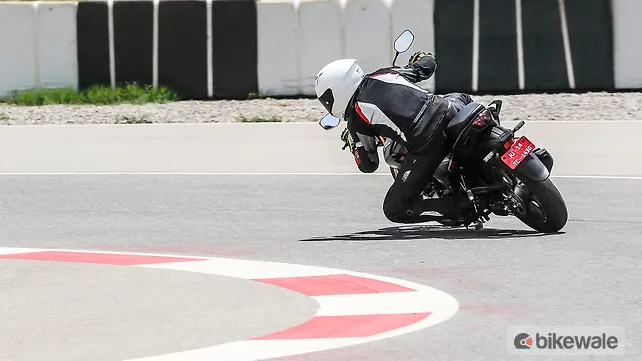 Hero Xtreme 160R 4V Left Rear Three Quarter Hero Xtreme 160R 4V Left Rear Three Quarter