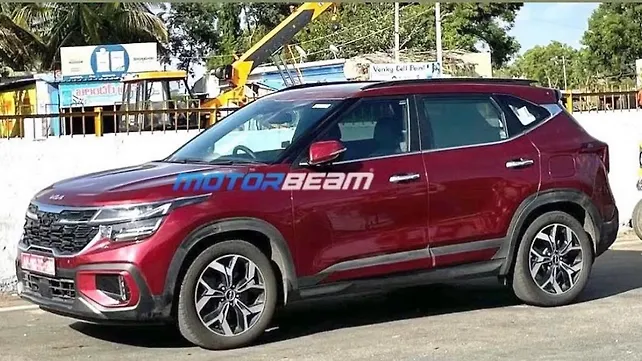 Kia Seltos facelift spied sans camouflage ahead of launch Kia Seltos facelift spied sans camouflage ahead of launch