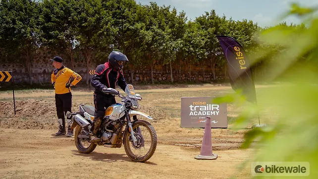 Hero Xpulse 200 4V Right Front Three Quarter