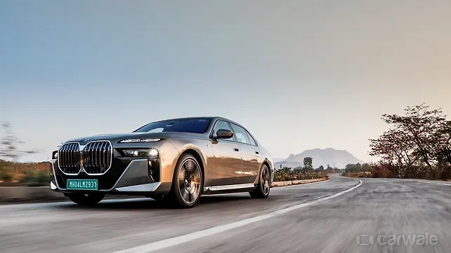 BMW i7 Right Front Three Quarter