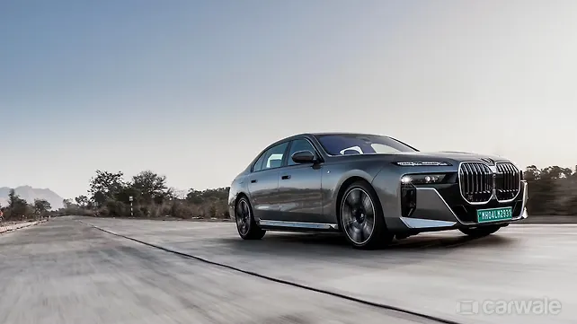 BMW i7 Right Front Three Quarter