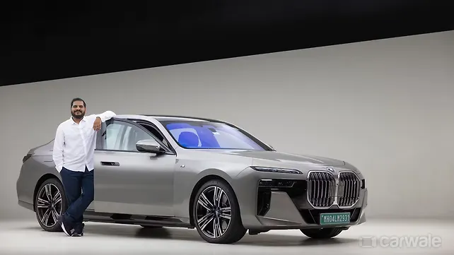BMW i7 Right Front Three Quarter
