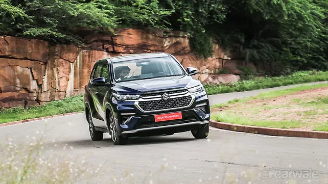 Maruti Suzuki Invicto Right Front Three Quarter