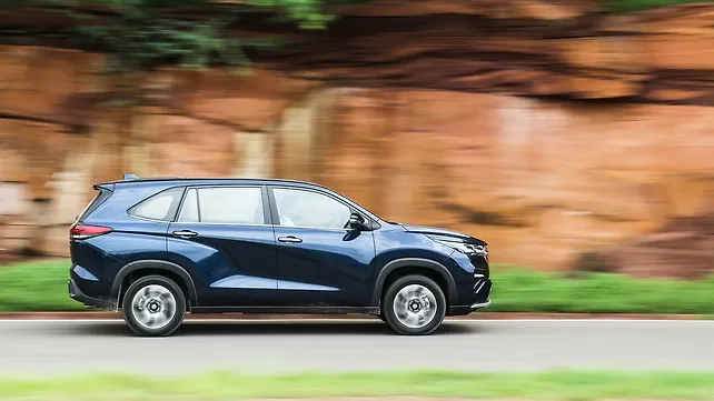 Maruti Suzuki Invicto Right Side View Maruti Suzuki Invicto Right Side View