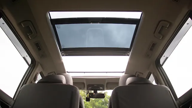 Maruti Suzuki Invicto Sunroof/Moonroof Maruti Suzuki Invicto Sunroof/Moonroof