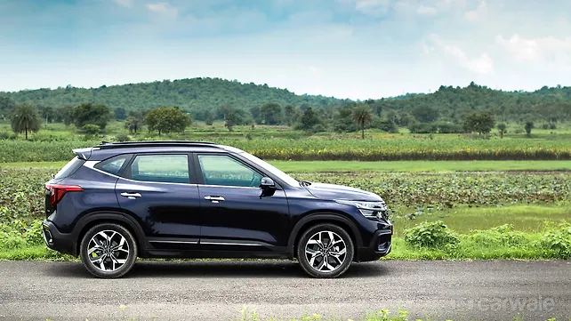 Kia Seltos [2023-2024] Right Side View