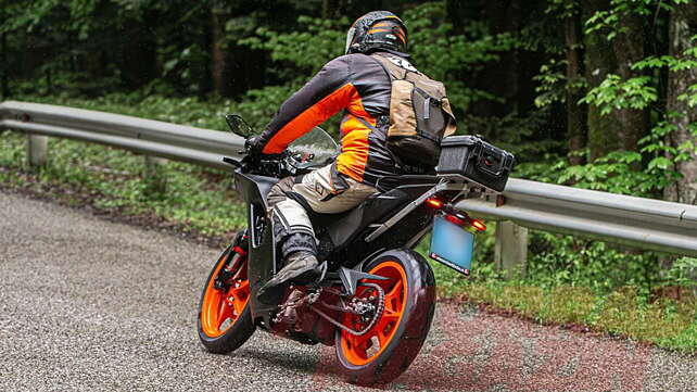 KTM RC 390 Left Rear Three Quarter