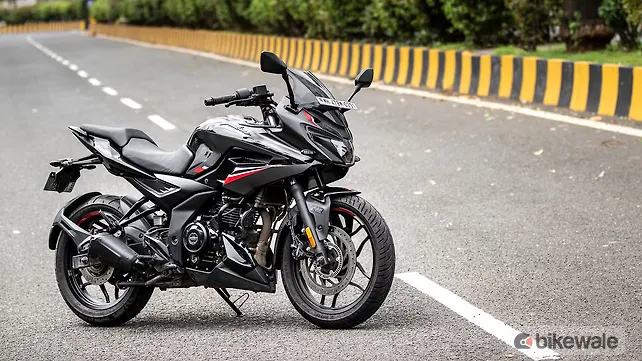 Bajaj Pulsar F250 Right Front Three Quarter