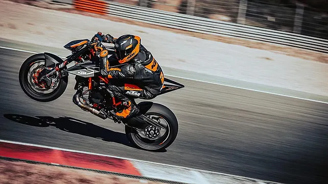 KTM 1390 Super Duke is under development