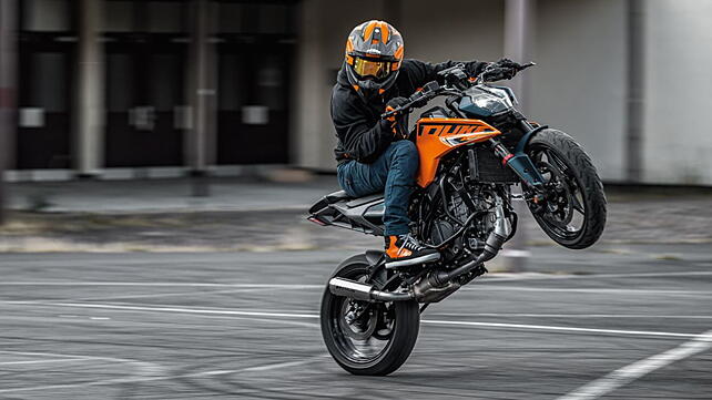 KTM 125 Duke [2024] Right Side View