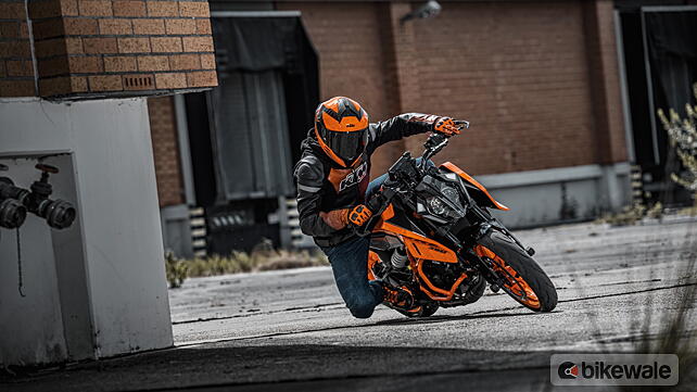 KTM 390 Duke [2024] Right Front Three Quarter