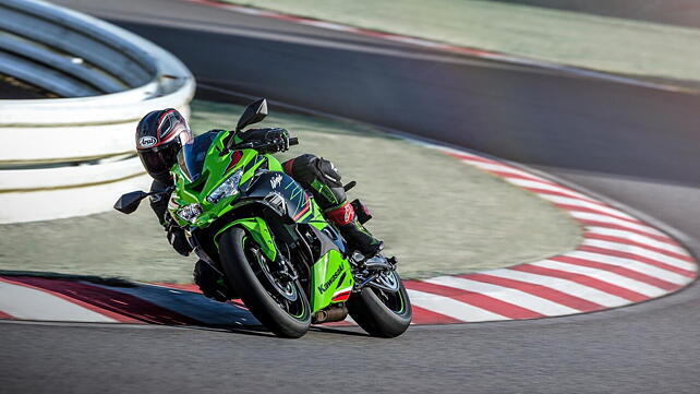 Kawasaki Ninja ZX-6R Left Front Three Quarter