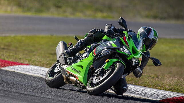 Kawasaki Ninja ZX-6R Right Front Three Quarter