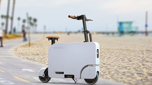 Honda’s quirky Motocompacto foldable electric scooter breaks cover!