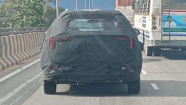 Kia Sonet facelift continues testing; taillight design leaked