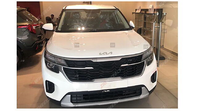 Kia Seltos facelift base variant reaches dealerships