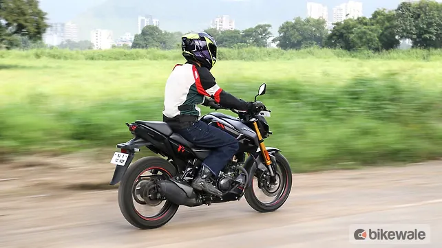 Hero Xtreme 160R 4V Right Rear Three Quarter