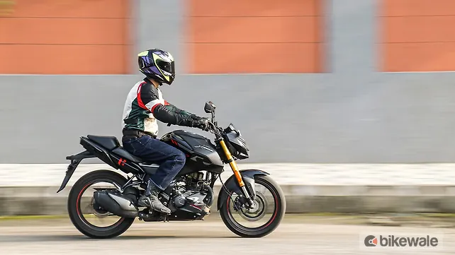 Hero Xtreme 160R 4V Right Side View