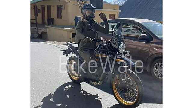 NEW Royal Enfield Himalayan 452 colour scheme spotted!