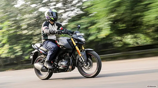 Hero Xtreme 160R 4V Right Front Three Quarter Hero Xtreme 160R 4V Right Front Three Quarter