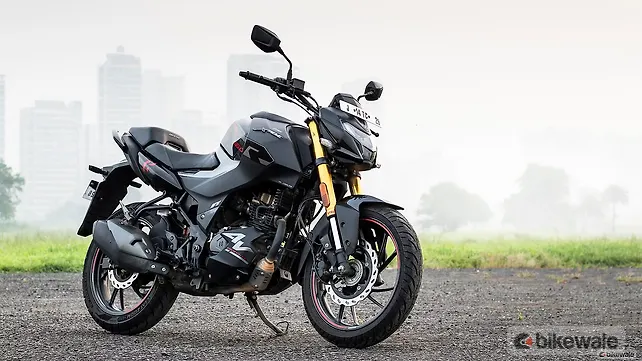 Hero Xtreme 160R 4V Right Front Three Quarter Hero Xtreme 160R 4V Right Front Three Quarter