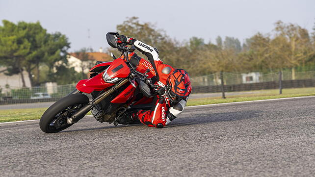 NEW single-cylinder Ducati Hypermotard 698 Mono unveiled!