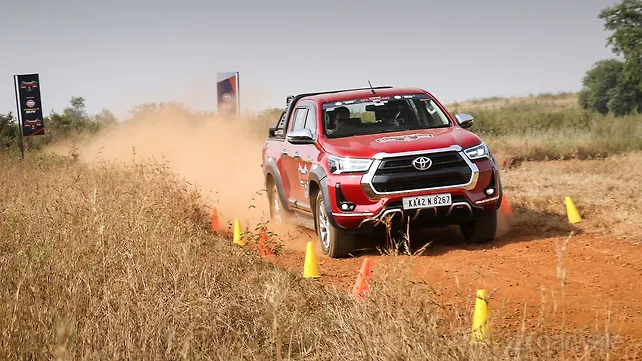 Toyota Hilux Right Front Three Quarter Toyota Hilux Right Front Three Quarter