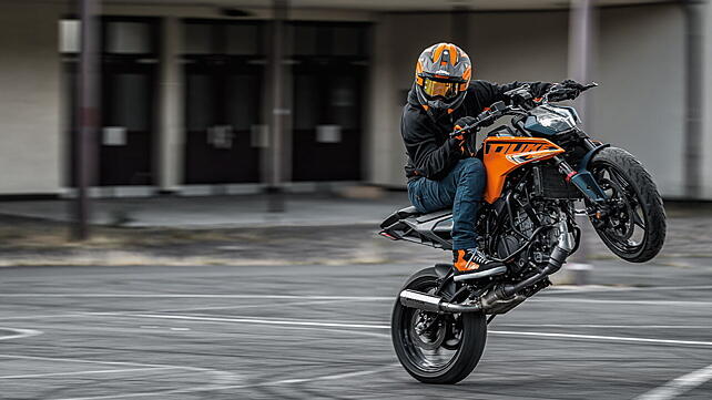 KTM 125 Duke Right Side View