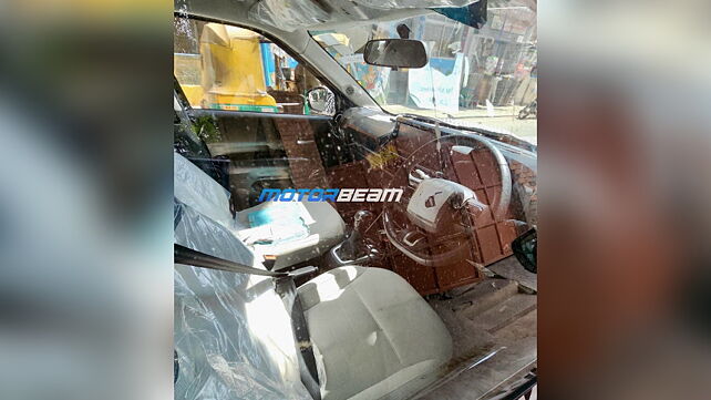 Upcoming Citroen C3X crossover interior spied