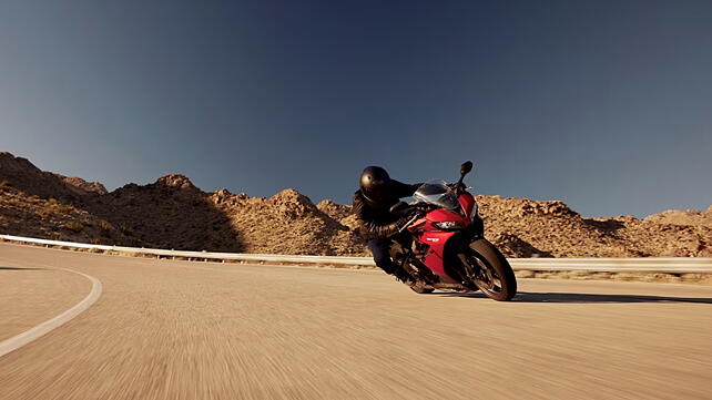 Triumph Daytona 660 Right Front Three Quarter