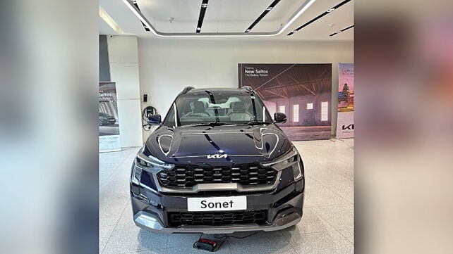 Kia Sonet facelift arrives at dealership ahead of its official launch