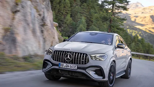 Mercedes-Benz GLA facelift Left Front Three Quarter Mercedes-Benz GLA facelift Left Front Three Quarter