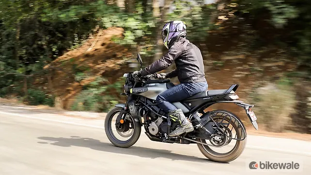 Husqvarna Svartpilen 401 Left Rear Three Quarter