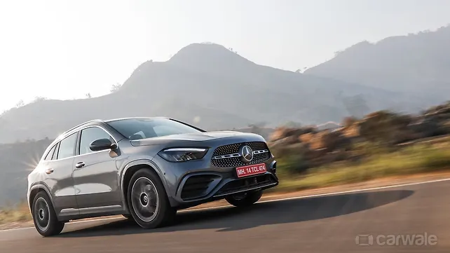 Mercedes-Benz GLA Right Front Three Quarter