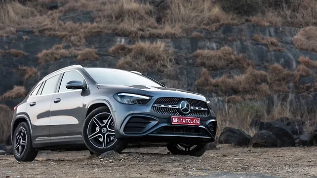 Mercedes-Benz GLA Right Front Three Quarter