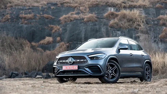 Mercedes-Benz GLA Right Front Three Quarter