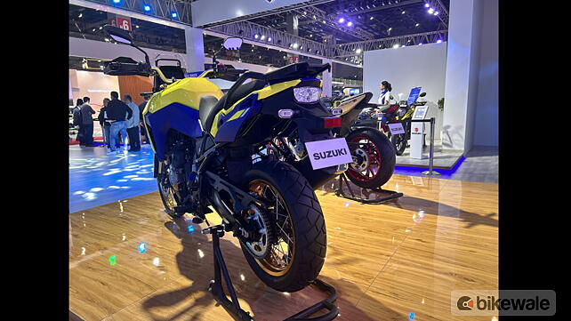 Suzuki V-Strom 800DE Left Rear Three Quarter