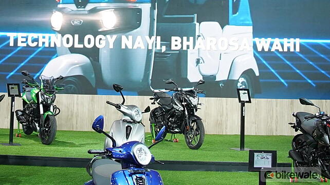 Bajaj Pulsar NS160 Right Front Three Quarter