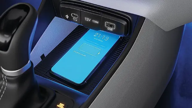 Hyundai i20 USB Port/AUX/Power Socket/Wireless Charging