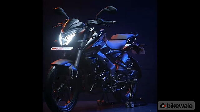 Bajaj Pulsar NS200 Left Front Three Quarter