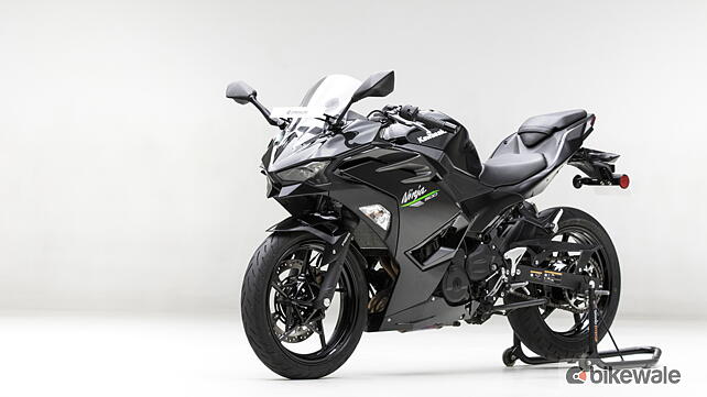 Kawasaki Ninja 500 Left Front Three Quarter