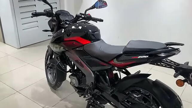 Bajaj Pulsar NS200 Right Side View