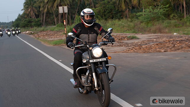 Royal Enfield Classic 350 Right Front Three Quarter