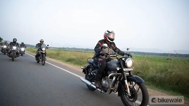 Royal Enfield Classic 350 Right Front Three Quarter