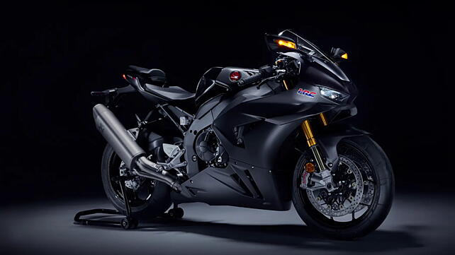 Honda CBR1000RR-R Fireblade Right Front Three Quarter