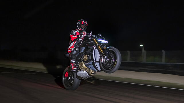 Ducati Streetfighter V4 Right Front Three Quarter