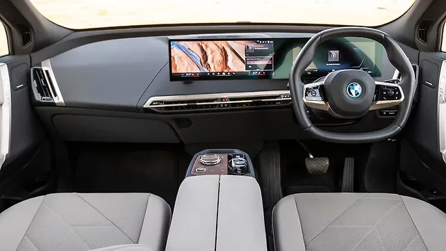 BMW iX Dashboard